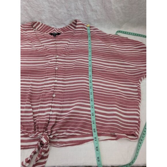Express women's size Medium rayon v neck boxy tie front blouse burgundy white L5 - Picture 7 of 7